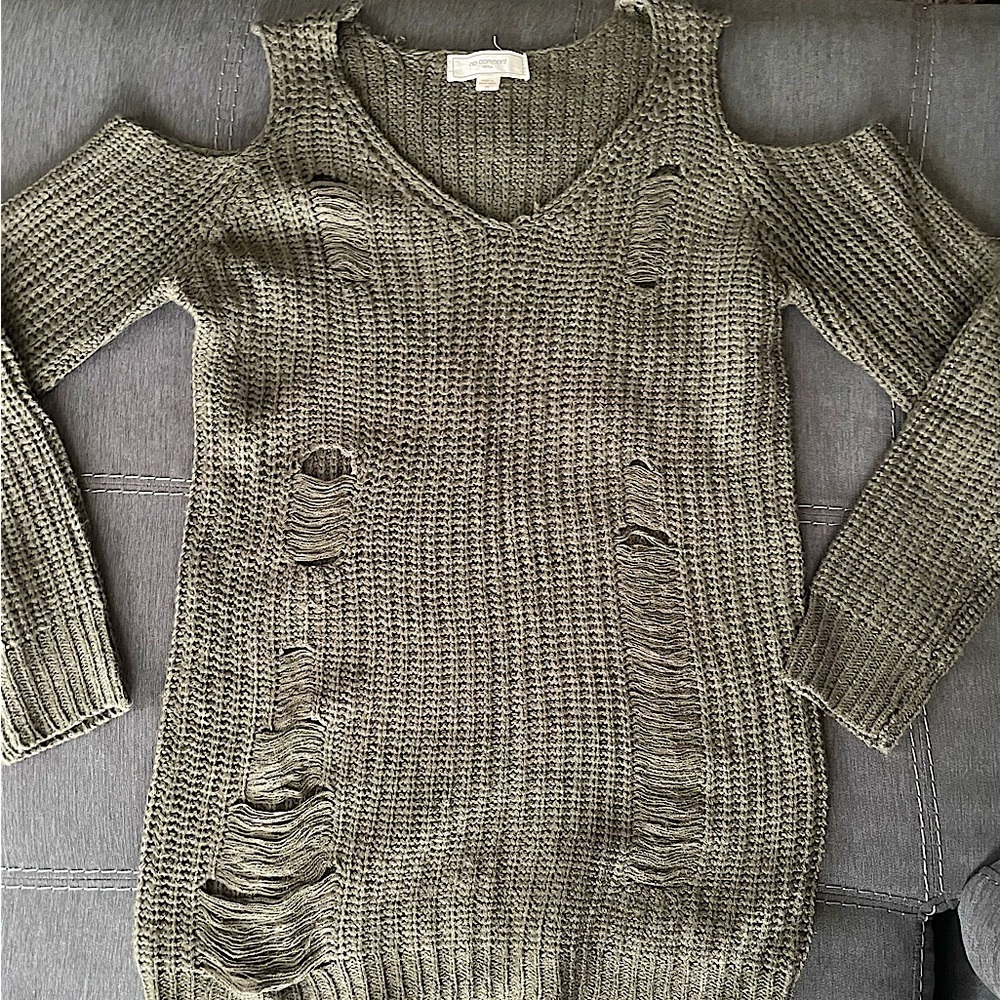 Distressed sweater, M